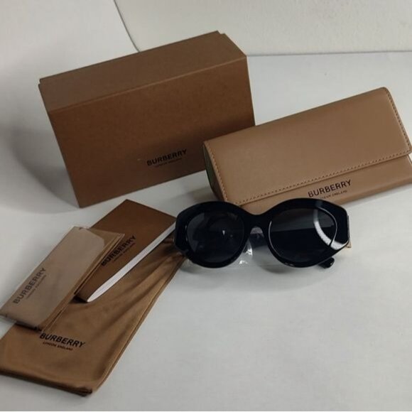 BURBERRY Sophia Sunglasses Black Cat Eye B4361 ASO Madonna - Picture 4 of 14